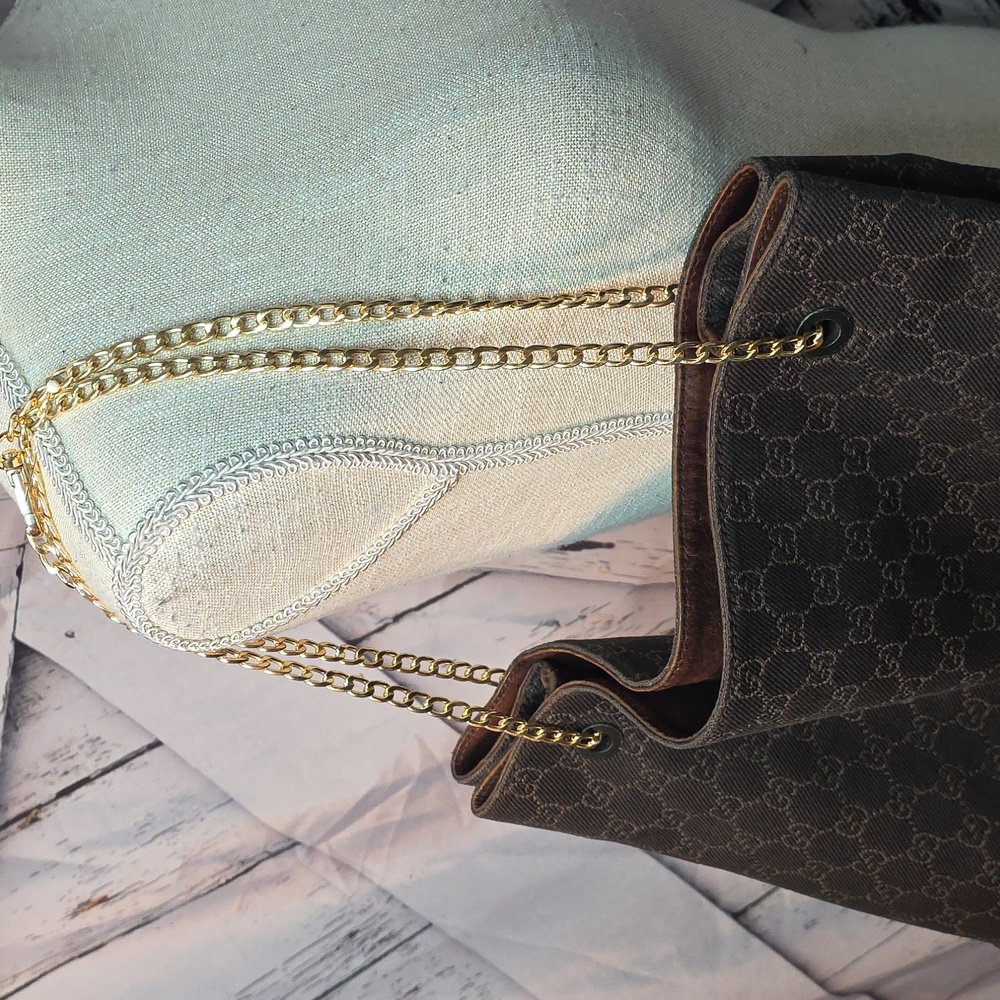 Gucci Brown Shoulder Bag with Gold Chain - Picture 3 of 13